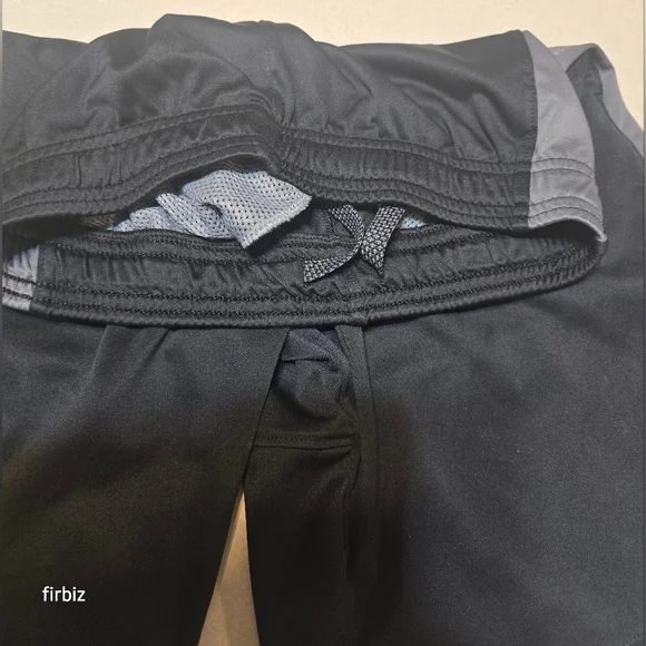 Under Armour Heatgear Loose Stunt Big Logo Shorts Boy's Youth S Small Black Gray - Picture 7 of 8